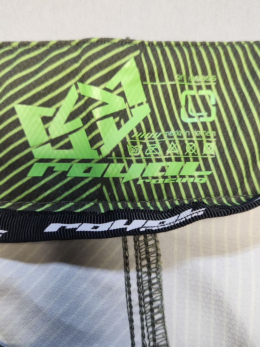 Royal Racing Cycling Cargo Shorts Mens Large Green Lined MTB Trail Bike Pockets - Picture 2 of 6